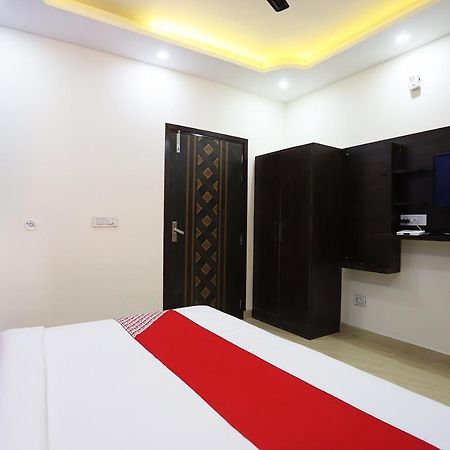 Oyo Flagship 42619 Diamond Key Hotel Delhi  Buitenkant foto