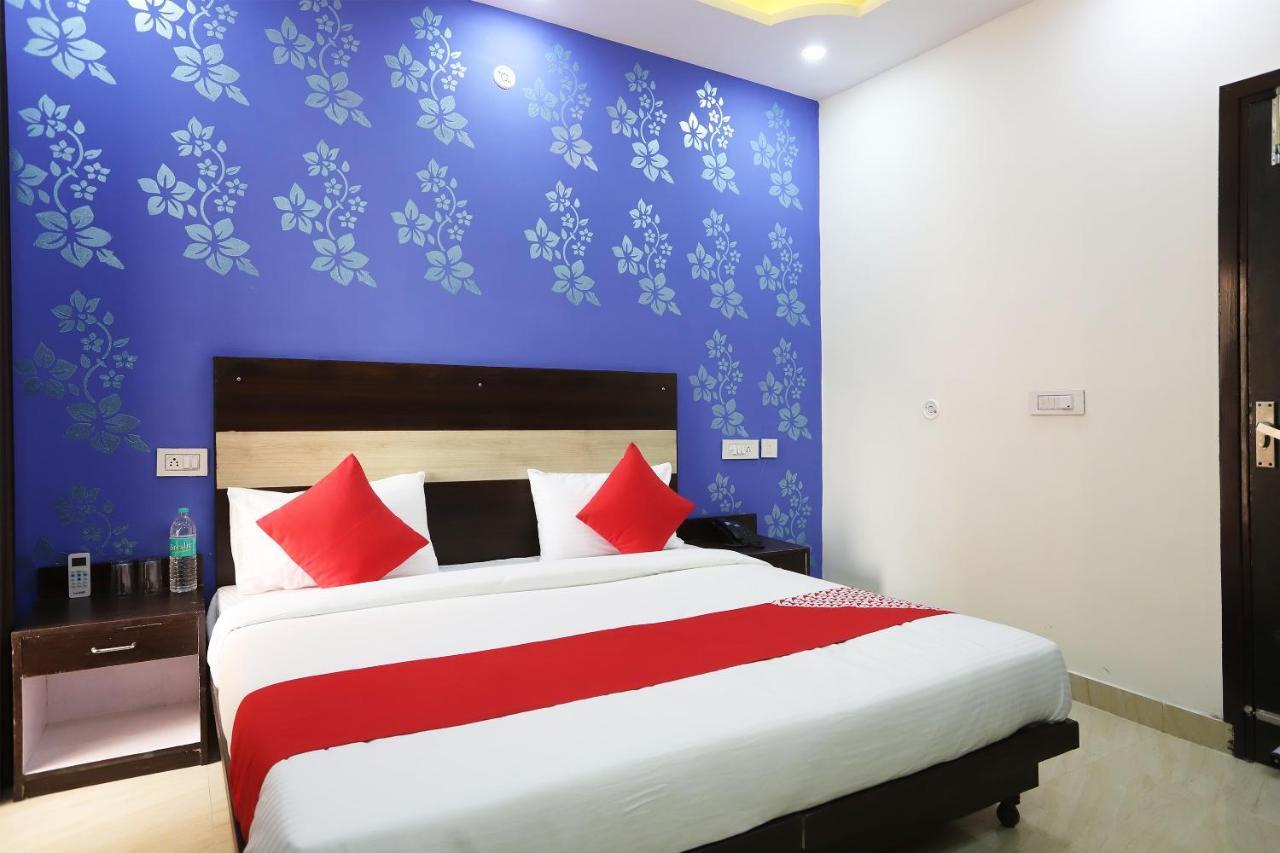 Oyo Flagship 42619 Diamond Key Hotel Delhi  Buitenkant foto
