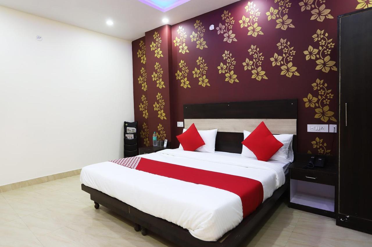 Oyo Flagship 42619 Diamond Key Hotel Delhi  Buitenkant foto