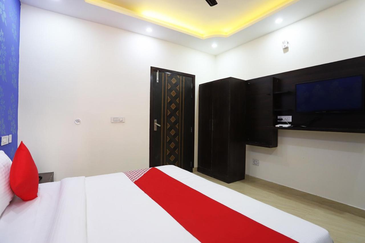 Oyo Flagship 42619 Diamond Key Hotel Delhi  Buitenkant foto