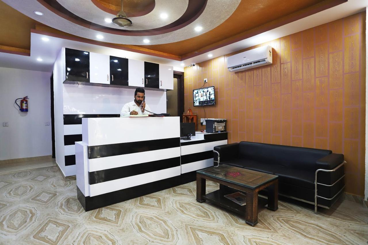 Oyo Flagship 42619 Diamond Key Hotel Delhi  Buitenkant foto
