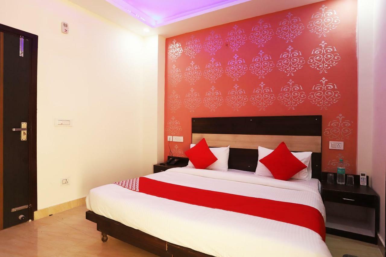 Oyo Flagship 42619 Diamond Key Hotel Delhi  Buitenkant foto